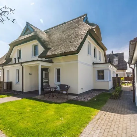 Σπίτι διακοπών Kranich-kate, Exclusive Reet-doppelhaushaelfte Fuer 6 Personen In Zingst