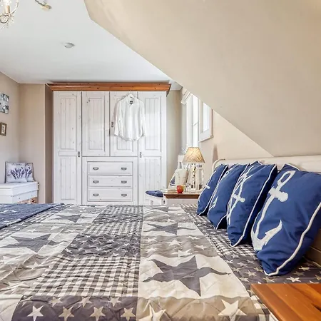 Σπίτι διακοπών Kranich-kate, Exclusive Reet-doppelhaushaelfte Fuer 6 Personen In Zingst