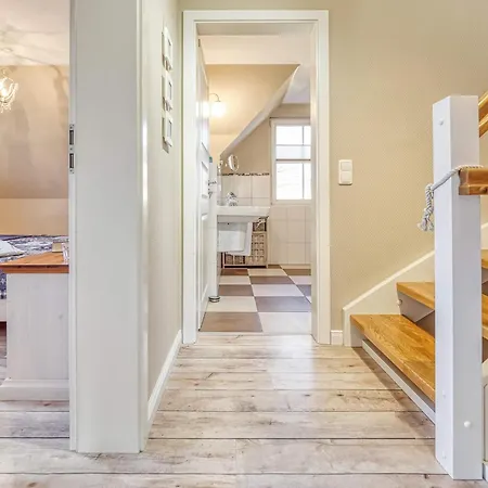 Kranich-kate, Exclusive Reet-doppelhaushaelfte Fuer 6 Personen In *