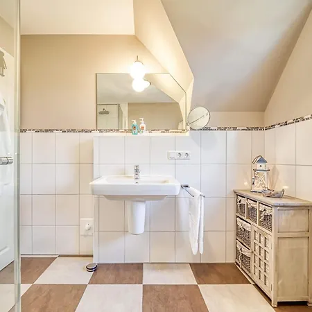 Kranich-kate, Exclusive Reet-doppelhaushaelfte Fuer 6 Personen In Σπίτι διακοπών *