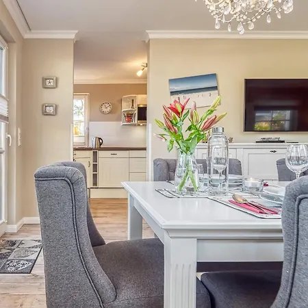 Σπίτι διακοπών Kranich-kate, Exclusive Reet-doppelhaushaelfte Fuer 6 Personen In *