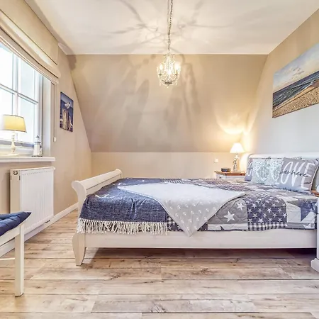 Σπίτι διακοπών Kranich-kate, Exclusive Reet-doppelhaushaelfte Fuer 6 Personen In Zingst