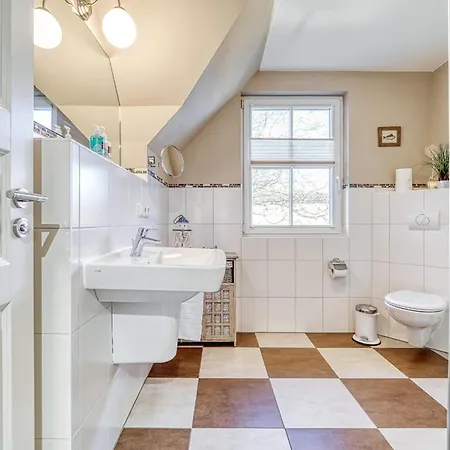 Kranich-kate, Exclusive Reet-doppelhaushaelfte Fuer 6 Personen In *