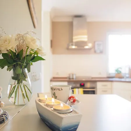 Kranich-kate, Exclusive Reet-doppelhaushaelfte Fuer 6 Personen In Zingst