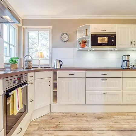 Kranich-kate, Exclusive Reet-doppelhaushaelfte Fuer 6 Personen In Holiday home
