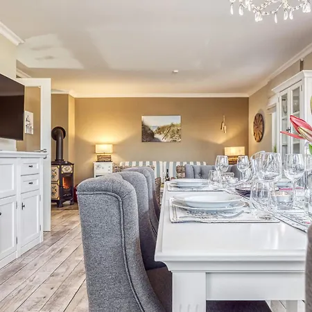 Σπίτι διακοπών Kranich-kate, Exclusive Reet-doppelhaushaelfte Fuer 6 Personen In Zingst