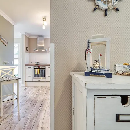 Kranich-kate, Exclusive Reet-doppelhaushaelfte Fuer 6 Personen In *