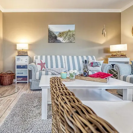 Kranich-kate, Exclusive Reet-doppelhaushaelfte Fuer 6 Personen In