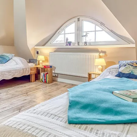 Σπίτι διακοπών Kranich-kate, Exclusive Reet-doppelhaushaelfte Fuer 6 Personen In Zingst