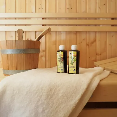 Kranich-kate, Exclusive Reet-doppelhaushaelfte Fuer 6 Personen In * Zingst