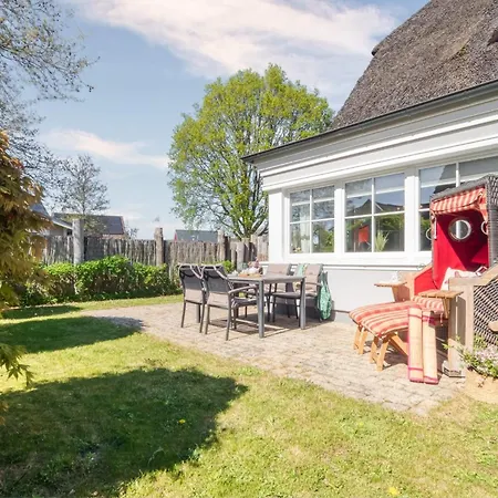 Kranich-kate, Exclusive Reet-doppelhaushaelfte Fuer 6 Personen In *